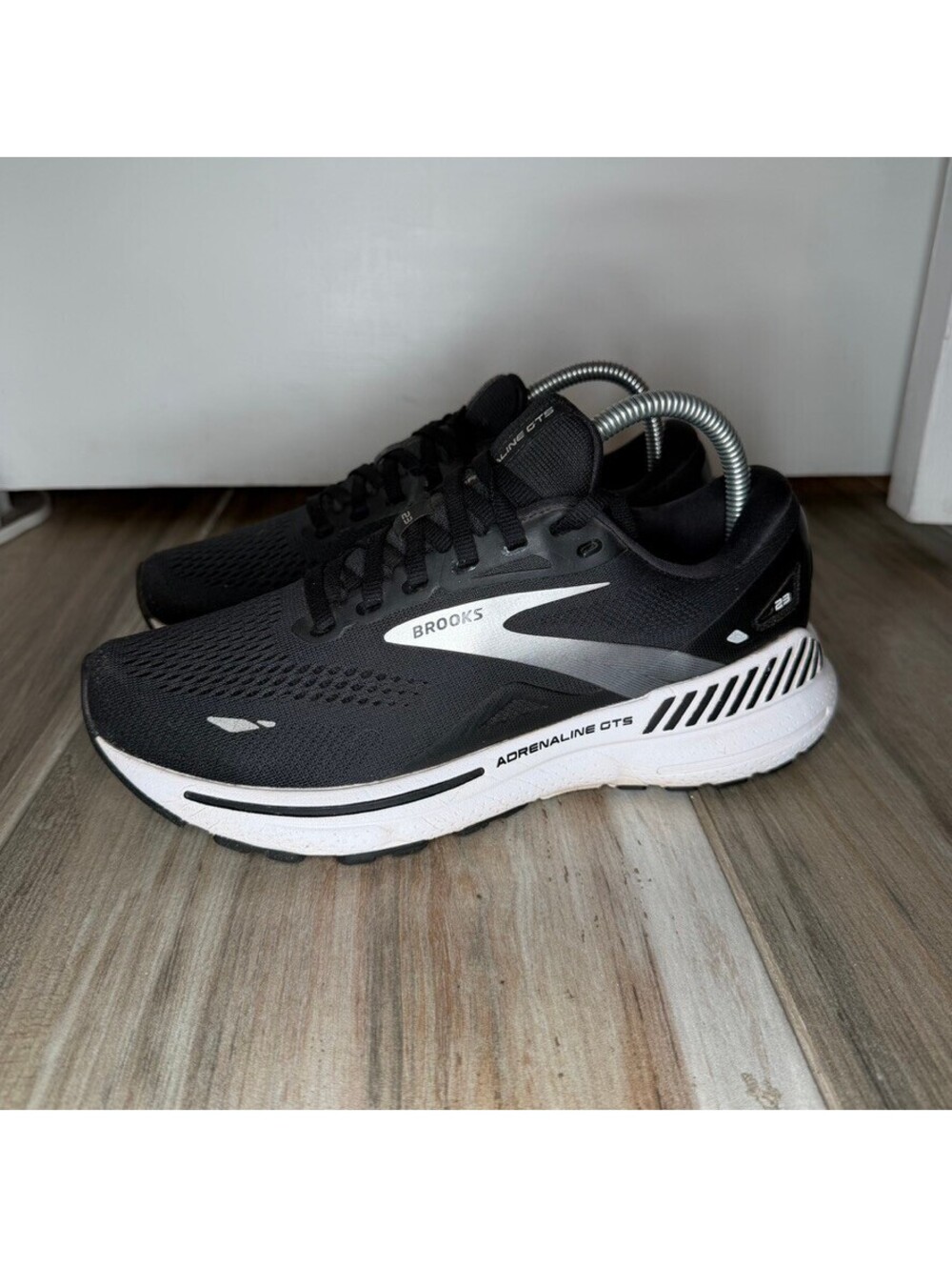 Brooks Adrenaline GTS 23 Black Silver Womens Running Shoes Size 8